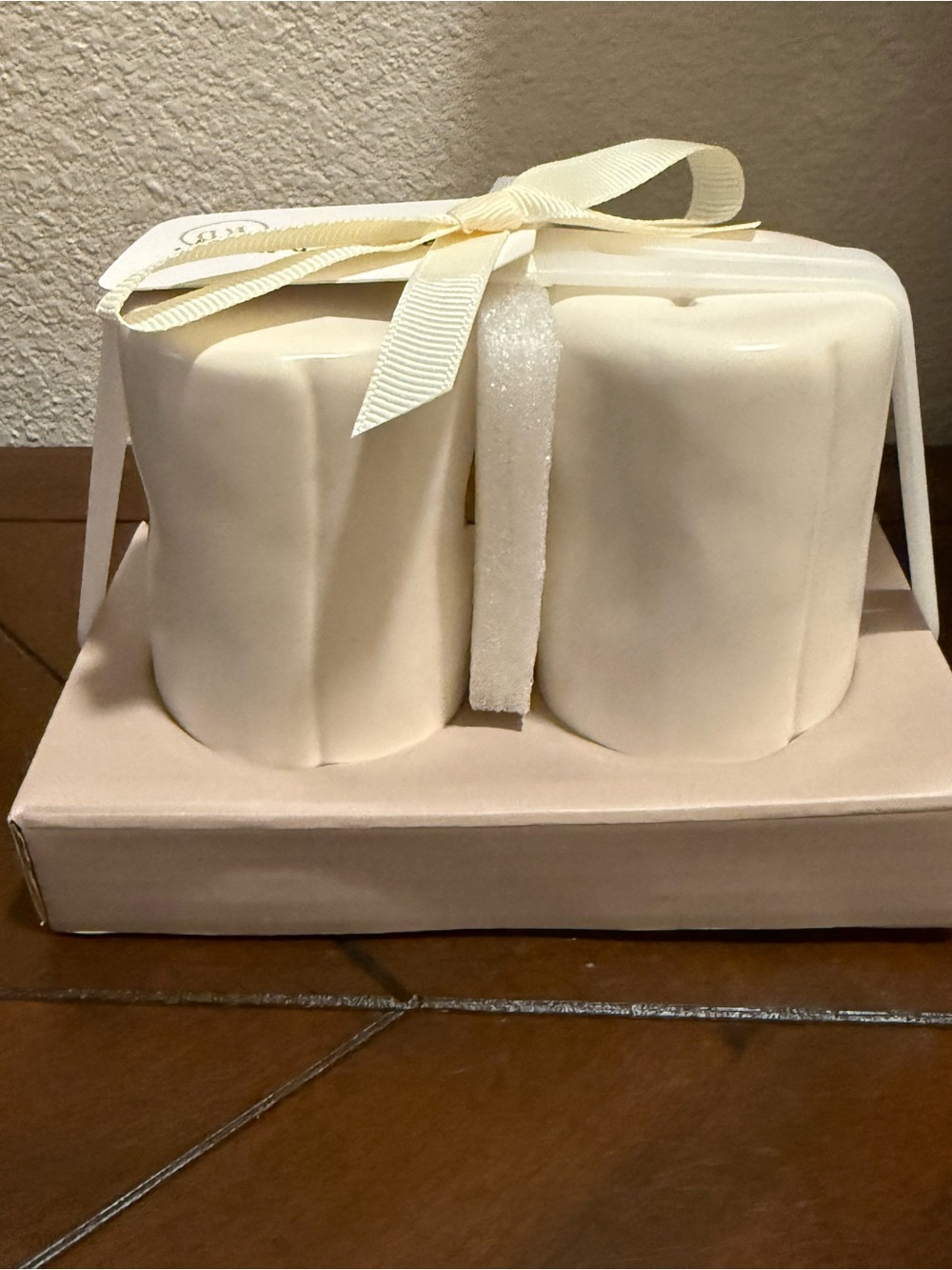 Rae Dunn Cream Ceramic Salt & Pepper Shaker Pair - NWT - Picture 2 of 6